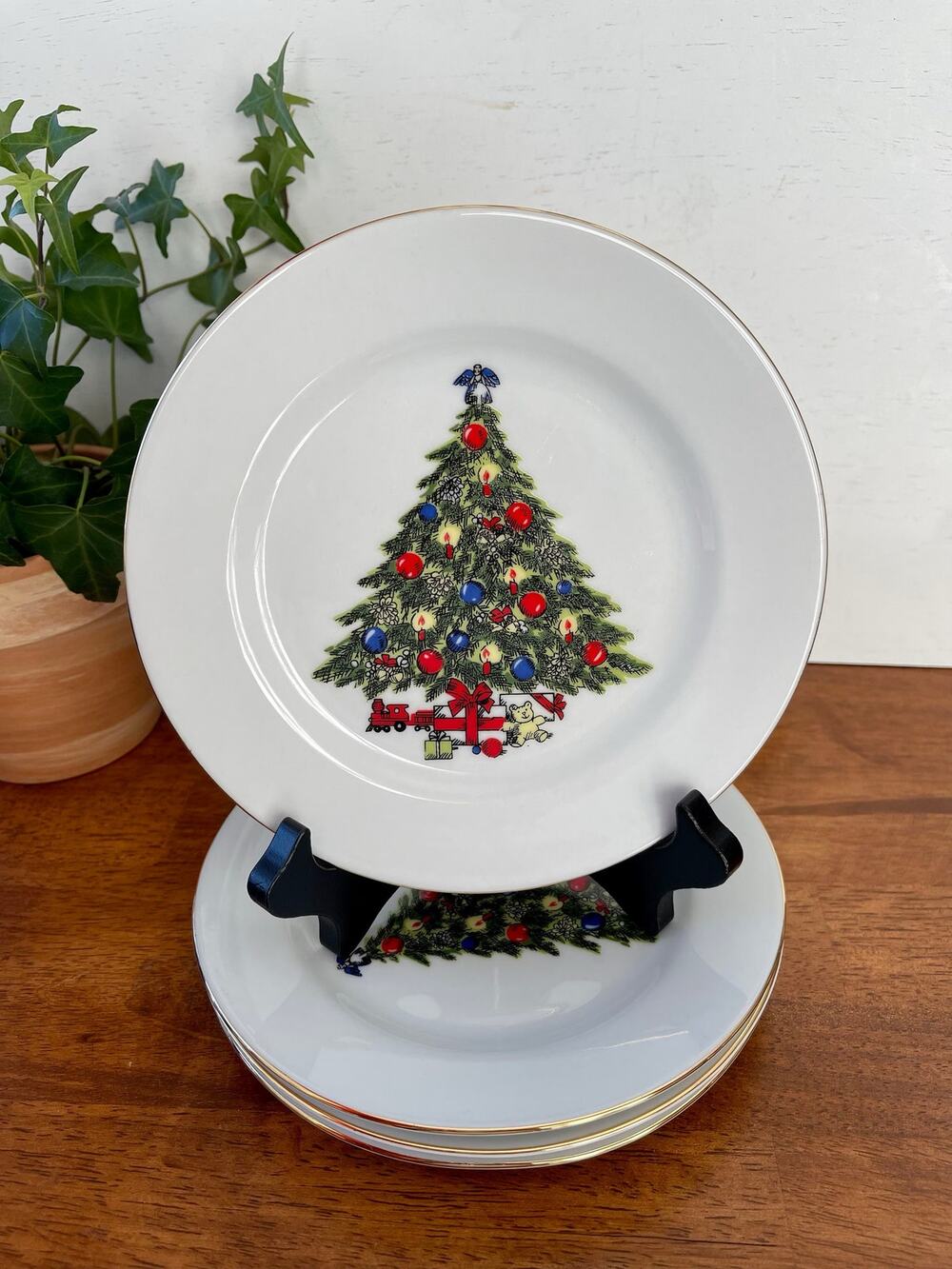 Vintage 4pc Set Sea Gull Fine China Christmas Tree pattern dinner plates